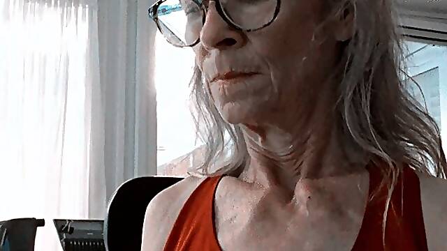 Lilly, the talk, her granny frame