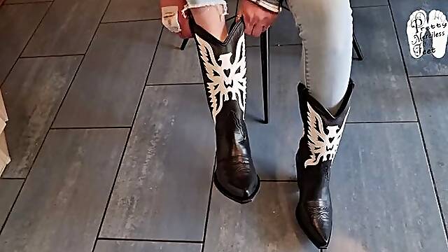 First steps for her new Sendra Boots