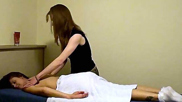 Dolly & Natalia: Using Diaper During Massage