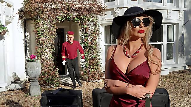 Grosses A Lunettes, Bravotube Maman Salope