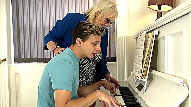 BBW Claire Knight having fun while pleasuring her dirty man