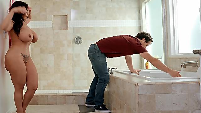 Couple Qui Ce Frotte, Il Se Frotte, Chubby Femme Au Foyer