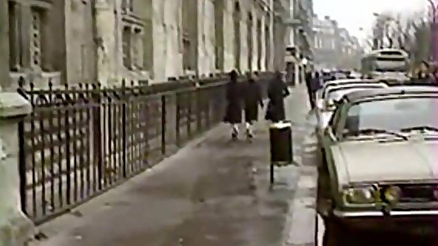 Vintrage Français, Jeune Française Jouie