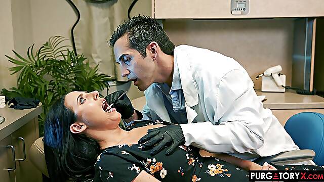 Gros Sein Docteur, Dentiste Gros Seins, Medecin Gros Seins