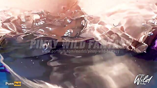 Boso Kay Busty Pinay Wife Pinakita Ang Kanyang Malaking Suso Habang Nasa Pool