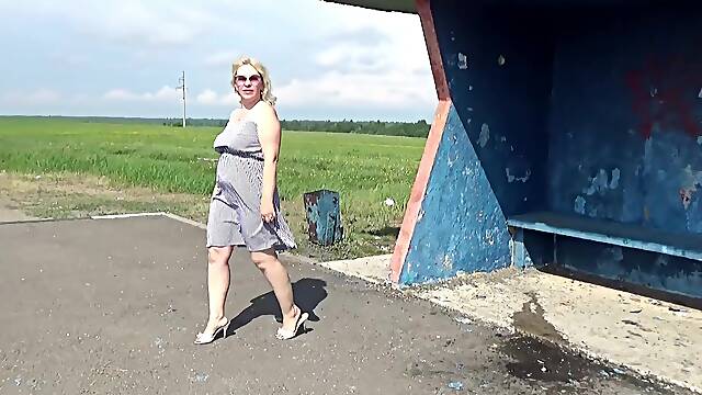 Grosse Qui Pisse, Gros Cul Pipi, Pipi Dans Le Bus