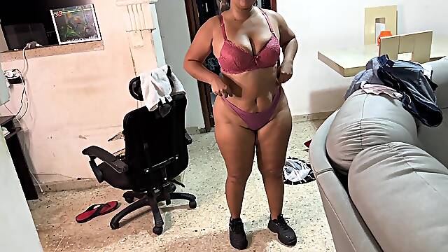 This Is How My Step-aunt Escapes on a Normal Halloween Day When Her Husband Leaves