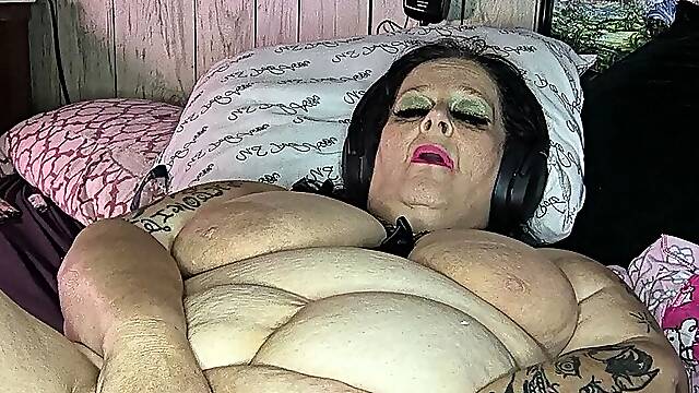 It Takes 2 Double Dose to Squirt This Chubby Chunky Ho