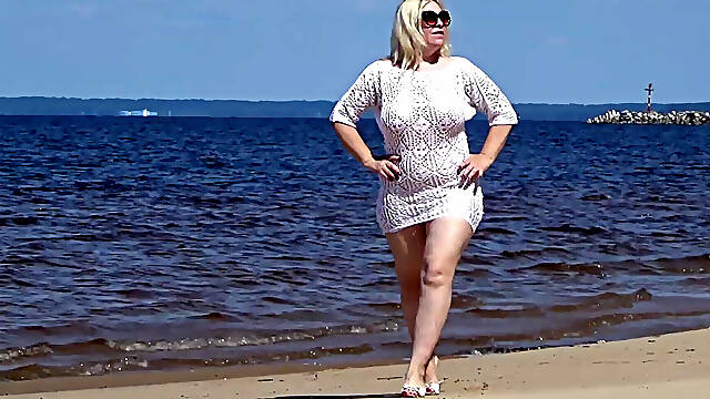 Golden Rain 96 - Piss on Beach