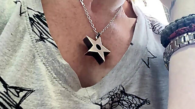 Pussy N Pubes Play in Transport Makes My Fingers Smell Amazing!