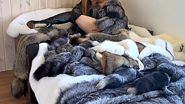 Playing and Teasing with a Lot of Fur! Masturbation in a Fur Coat