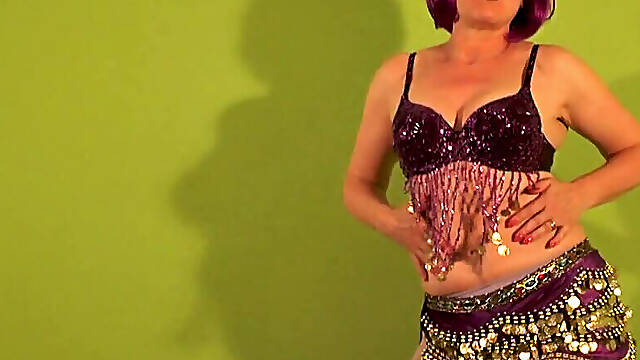 Hotvaleria Is Dancing