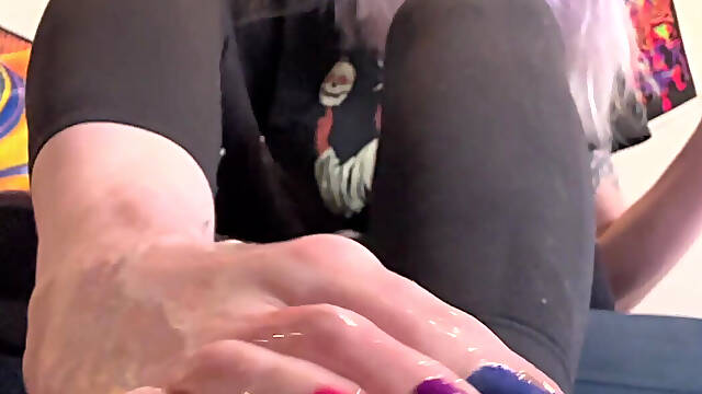 Giantess Size 16 Oily Footjob Asmr