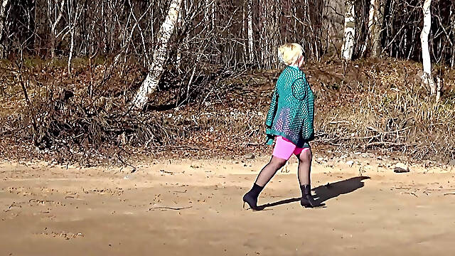 Sexy Outfit for Spring Walk.