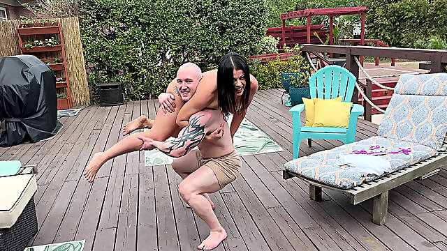 Nude Lift and Carry Featuring Nadia White and Baxx