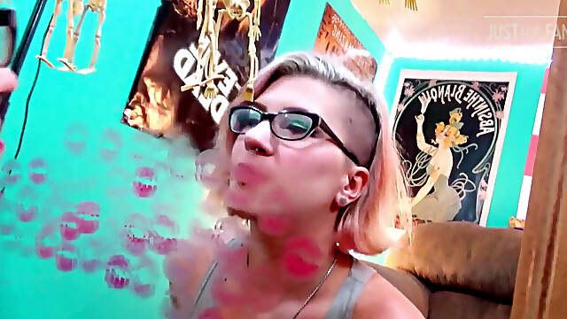Sparkly Red Kisses