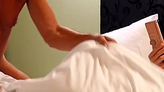 Selena's naked massage games in bed