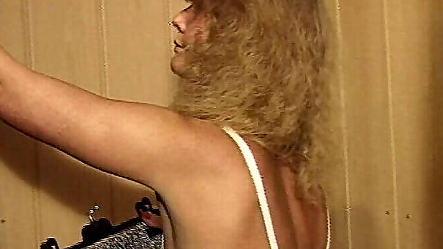 Watch How This German Lady Get Ready for the Night