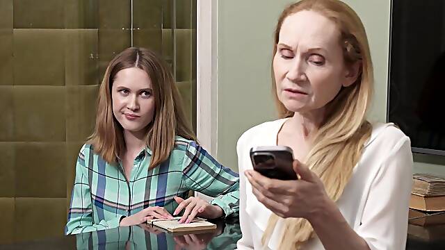 Beautiful woman with long hair Una Fairy gets her pussy licked.